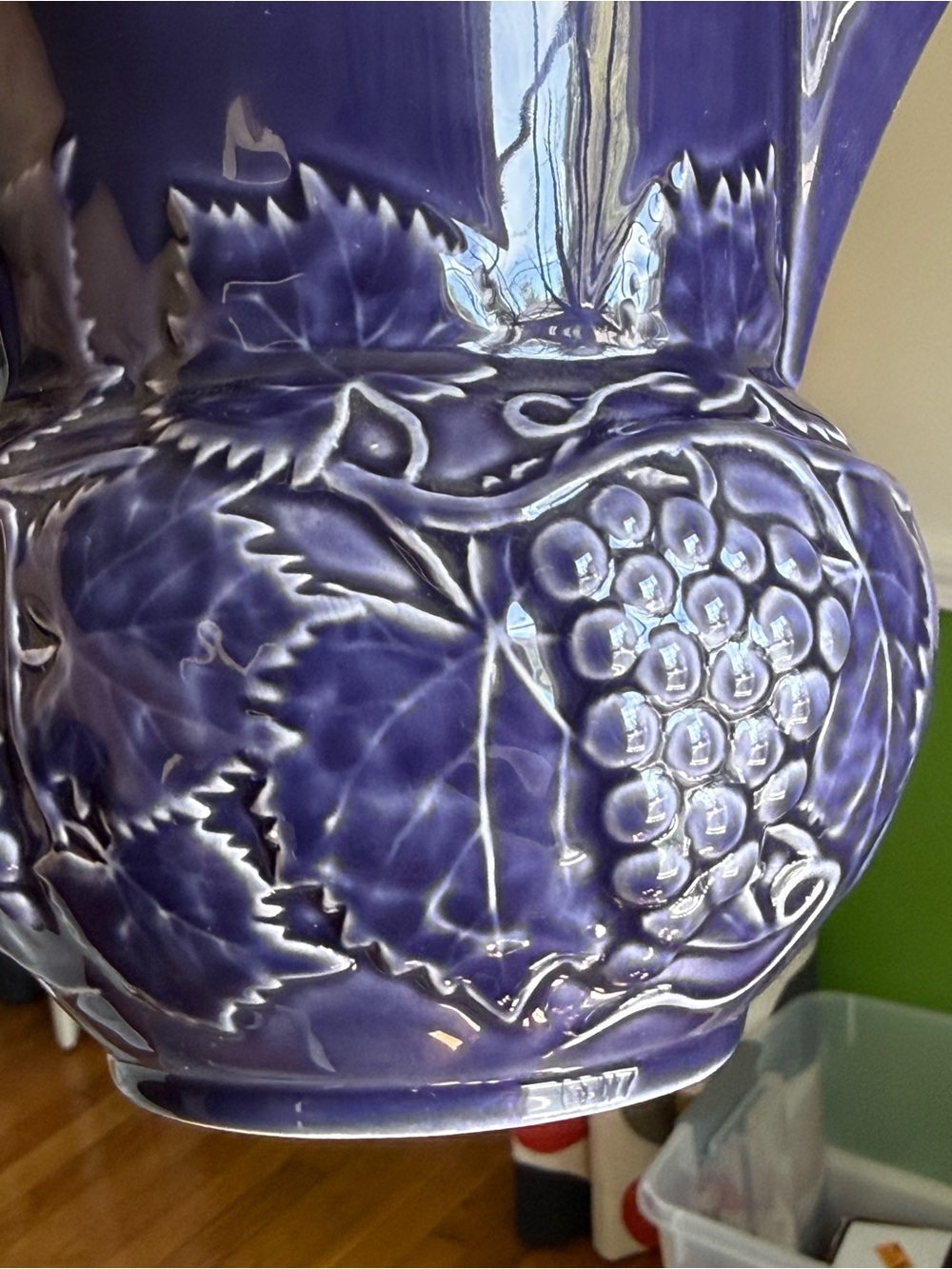 Vintage Bordallo Pinheiro Portugal Purple Pitcher w/Grapes Vines Leaves, 7" Tall - Picture 9 of 10